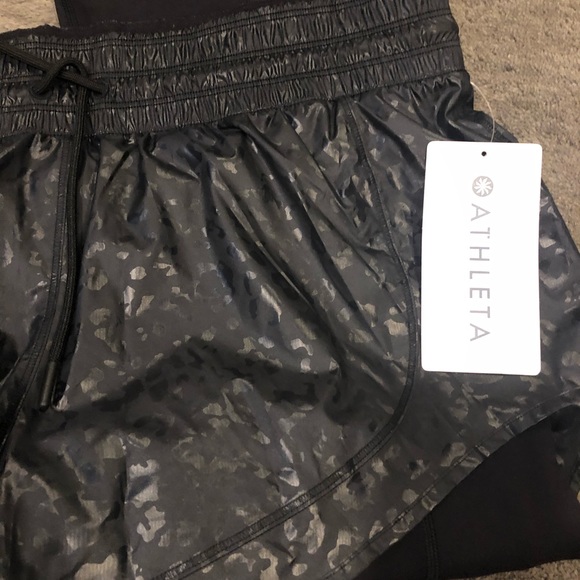 NWT Athleta Rainier 2 in 1 tight M fleece lined winter camo shorts high rise - Picture 5 of 6